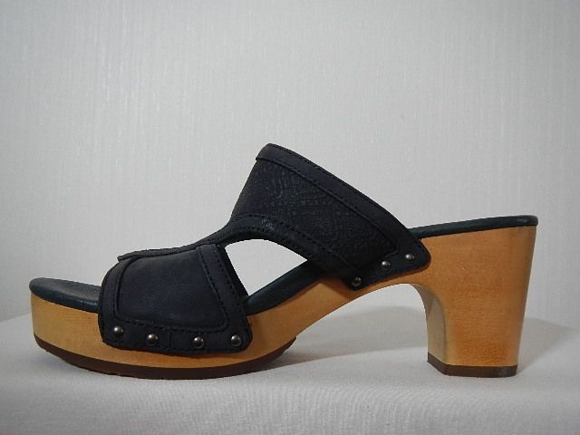 Шльопанці жіночі UGG розмір 38 W883 фото